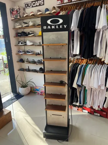 expositor oakley original Luminoso