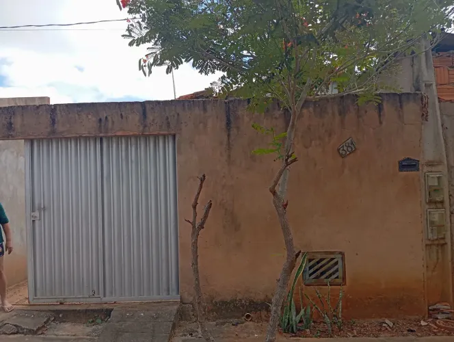 Vendo essa excelente casa no bairro Monte Sião 