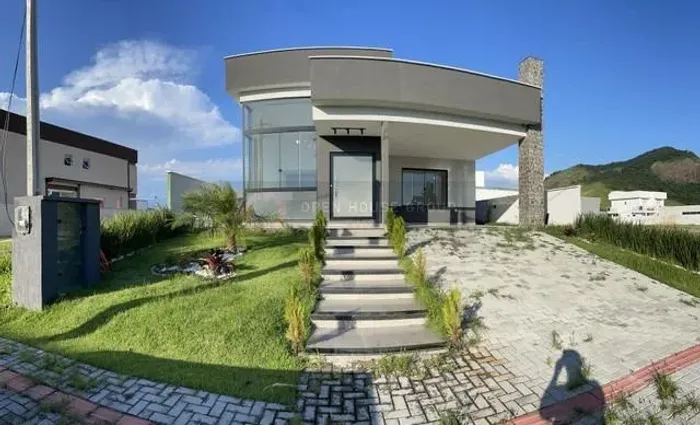 Casa à Venda em Inoa