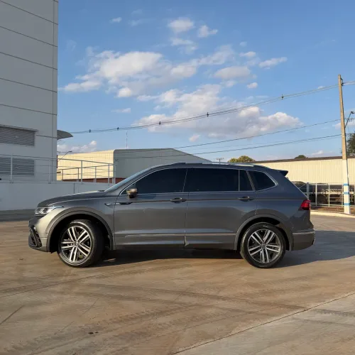 Volkswagen Tiguan Allspac R-line 300 TSI 2.0 2024