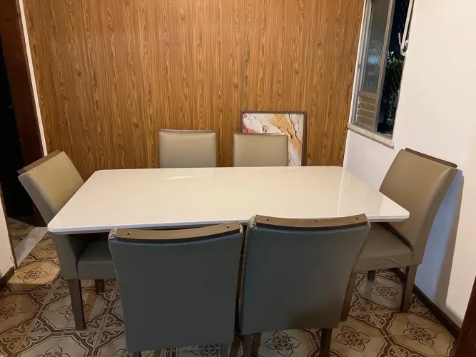 ? MESA DE JANTAR COM TAMPO DE VIDRO + 6 CADEIRAS