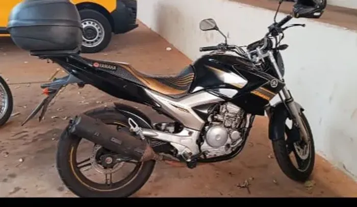 Vendo uma moto fazer 250