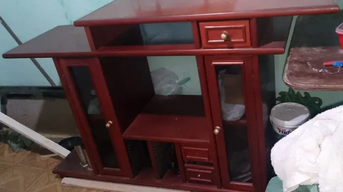 VENDE-SE RACK DE MADEIRA ENVERNIZADO A RETIRAR!!!