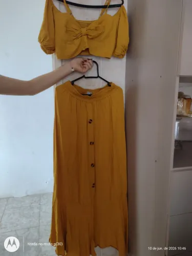 Vendo 2 conjunto de saia e top R$ 40 cada conjunto bem conservados 