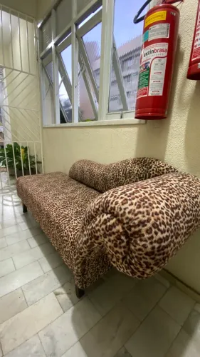 Sofá de alto padrão seminovo