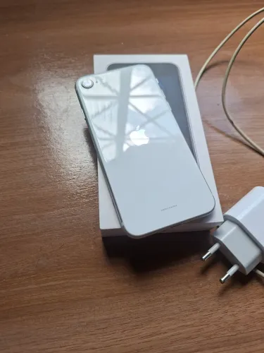 iPhone SE white 128gb