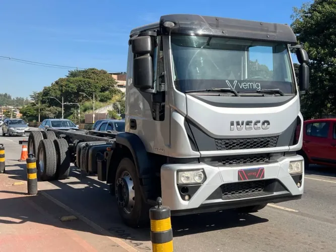 Caminhão Iveco Tector 24.280 24280 Truck 240E28 Ñ 2426 24260
