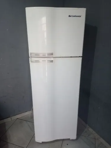 Vendo geladeira continental Frost Free 350 litros funcionando perfeitamente 750 reais.
