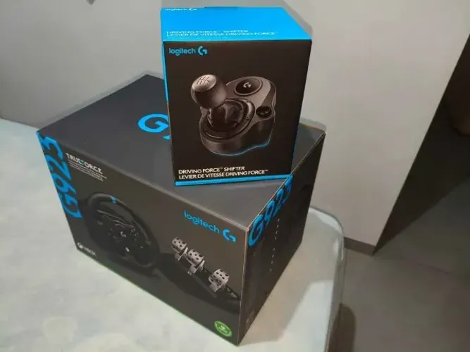 Logitech x 923 + câmbio. Serve para x box séries S e X ou Pc