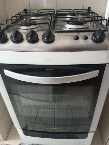 Vendo geladeira, fogão e mesa