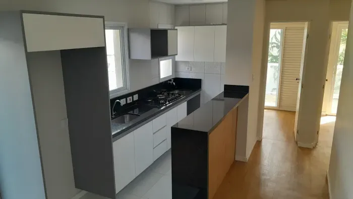 Condomínio fica 1 km do metrô V Sonia, 2 dorms, apartamento novíssimo com armários e fogão