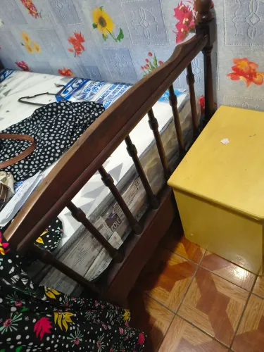 Cama solteiro antiga trabalhada madeira maciça 