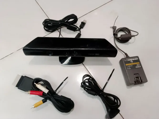 Kinect Xbox 360 e acessórios
