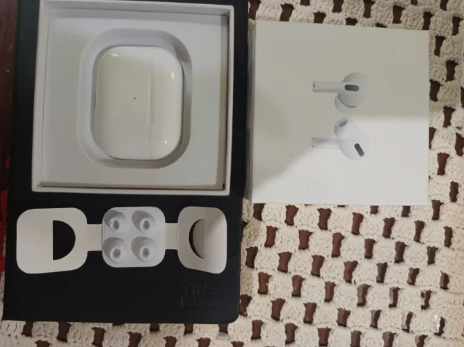 Vendo air pods semi novo em perfeito estado (sem carregador)