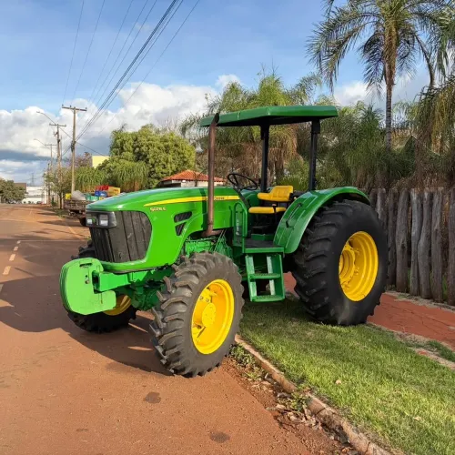 TRATOR JOHN DEERE 2013 DISPONÍVEL 