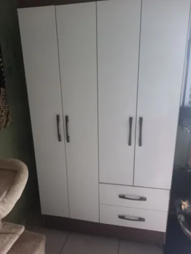 Armário guarda roupas