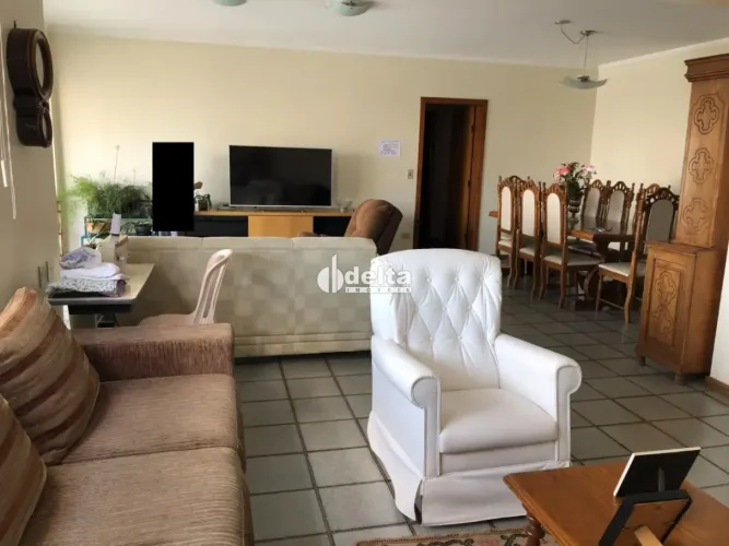 Apartamento com 4 quartos disponível para venda no bairro Lídice em Uberlândia-MG