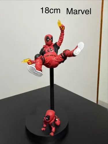 Action figure dead pool