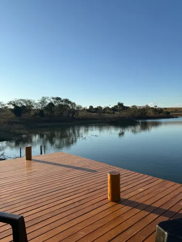 Rancho na represa de Peixoto