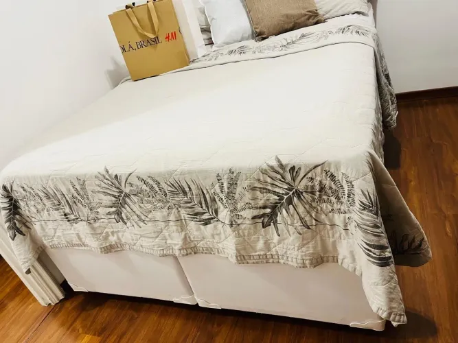 Cama de casal com box baú 