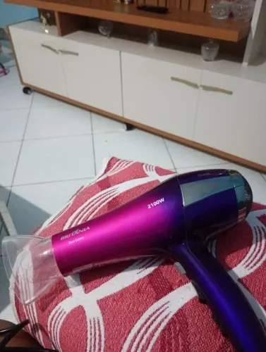 Vende- se um secador de cabelos 220v