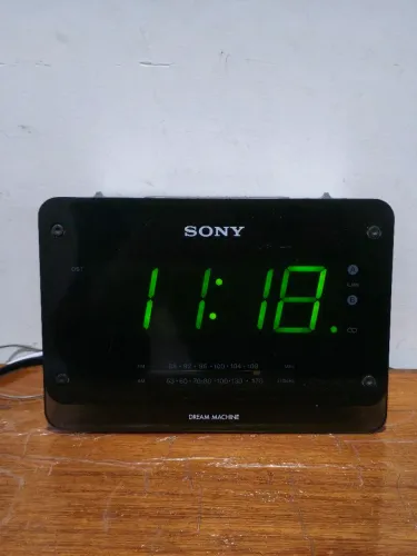 Rádio Relógio Sony ICFC414