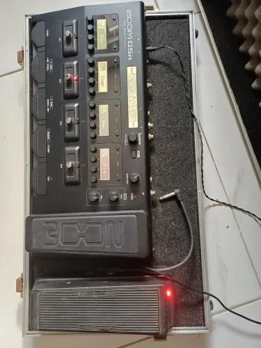 Pedaleira Zoom G5n + Wha Cry Baby + Case