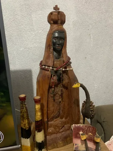 Conjunto de Peças Artesanais em Madeira Maciça - Nossa Senhora e Quadro Entalhado