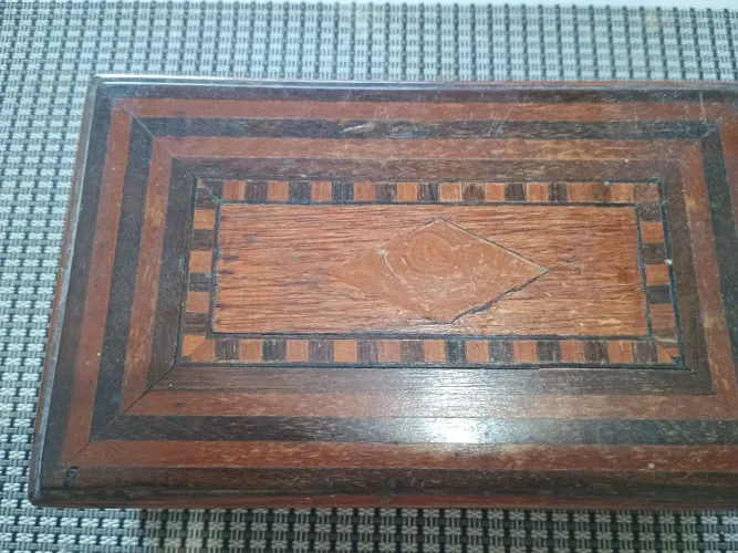 Caixa de Jóias antiga de Madeira