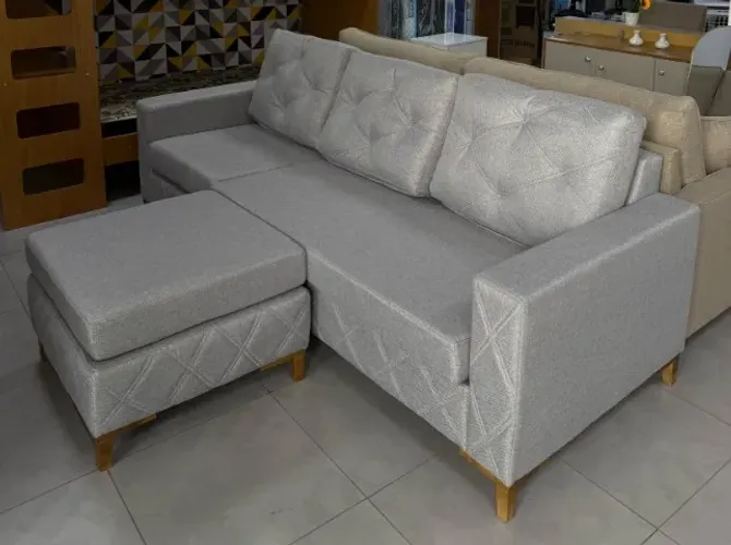 Sofá Living Serena 2,40m com Puff Linho D33
