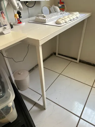 Mesa de MDF e perna de ferro