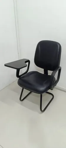 Cadeiras universitárias seminovas