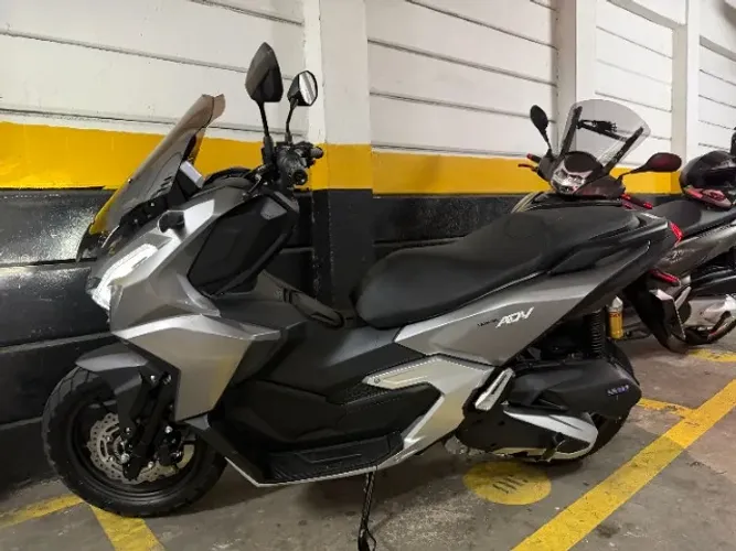 Honda ADV 160 2025 - Apenas 759 km! Estado de Zero / Pronta Entrega