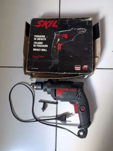 Furadeira Skil c/ avaria