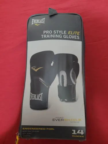 Luvas de boxe ou Muay Thai ou Kickboxing