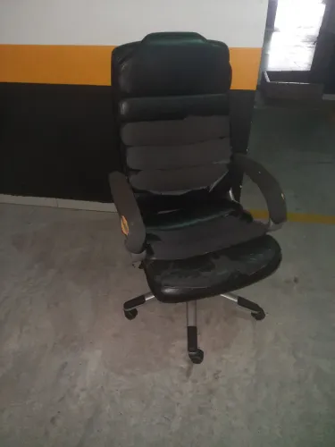 Vendo cadeira precisa só de uma capa 200reais retirar na Pompeia Santos chamar