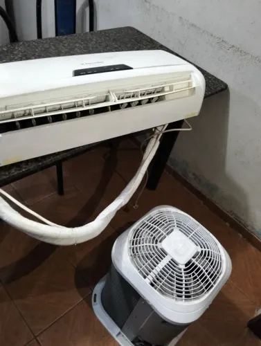 Ar-Condicionado Split Electrolux - R$ 700