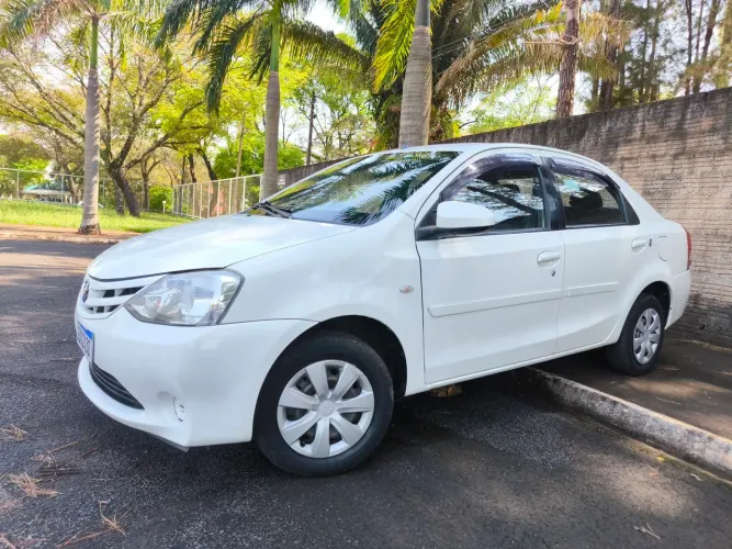 Toyota Etios XS Sedan 1.5 Flex 16V 4P Mec. 2016