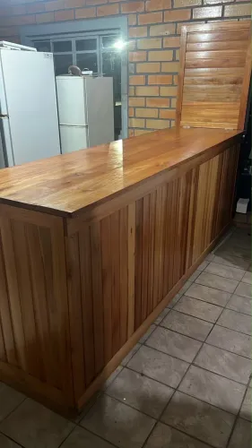 Balcão Comercial de eucalipto