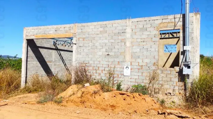 Terreno 300m² com Galpão inacabado - Rubiataba, GO