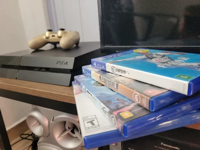 Vídeo game Playstation 4 1x controle e 4x jogos em mídia física