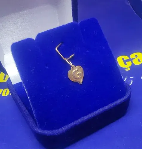 Pingente Letra G em Ouro Branco Peso 0.27 Grama 10 mm Coração Ouro Amarelo 18 Kilates