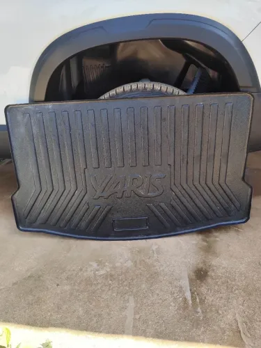 Vendo bandeja protetora de porta malas Yaris Hatch