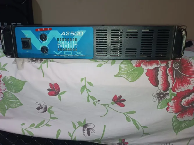 Amplificador potência machine A2500 top só pegar e usar funcionando perfeitamente 