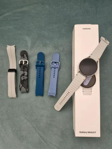 Relógio Smartwatch Samsung Galaxy Watch 7 44mm BT Prata + 4 Pulseiras<br>R$700,00