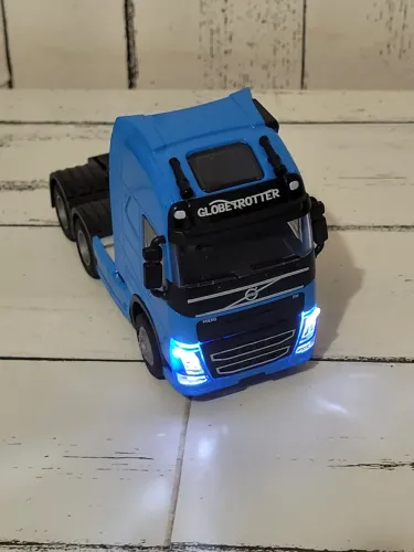 Miniatura de caminhão aprox 13 cm