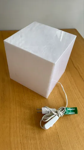 Luminária de mesa ou arandela Cubo acrílico TokStok 