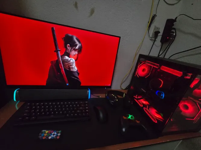 Monitor gamer 27 polegadas AOC com braço articulado VESA