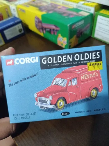 Miniatura CORGI - Morris 1000 Nestlé s Golden oldies 1:43