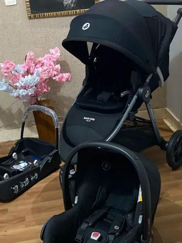 Carrinho Gia MaxiCosi Semi-novo Com Bebê Conforto e base